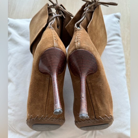 Gucci Suede Folded Ankle Boots Size 8.5B - Picture 2 of 4